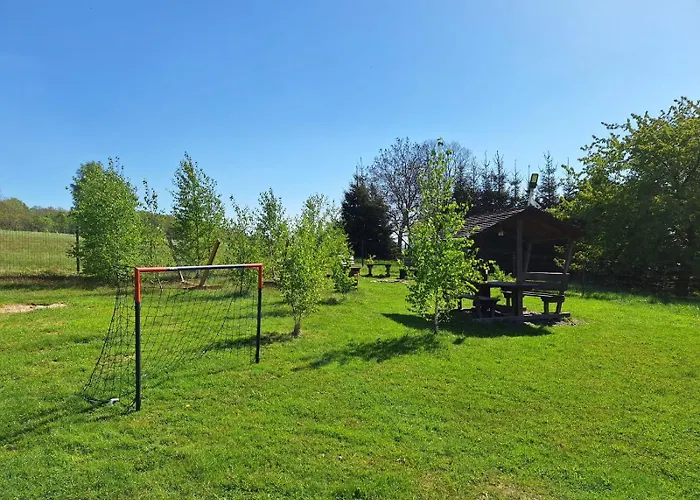 Camping, Zabierz Wlasny Namiot Kameralne Pole Namiotowe Z Basenem Kinem Plenerowym Miejscem Na Ognisko I Placem Zabaw Zywe Zwierzeta Agroturystyka