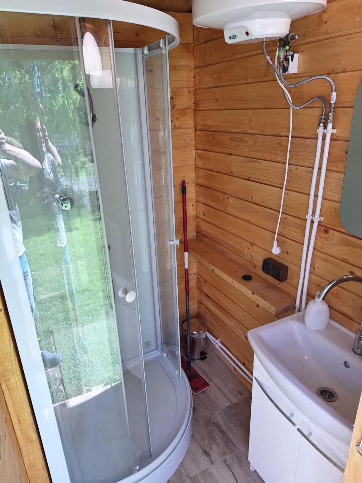 Camping, Zabierz Wlasny Namiot Kameralne Pole Namiotowe Z Basenem Kinem Plenerowym Miejscem Na Ognisko I Placem Zabaw Zywe Zwierzeta Campingplatz