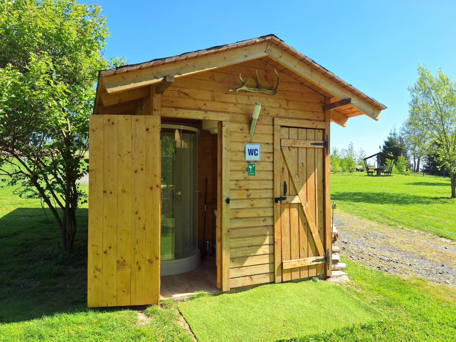 Camping, Zabierz Wlasny Namiot Kameralne Pole Namiotowe Z Basenem Kinem Plenerowym Miejscem Na Ognisko I Placem Zabaw Zywe Zwierzeta Giebultow (Lwowek Slaski)