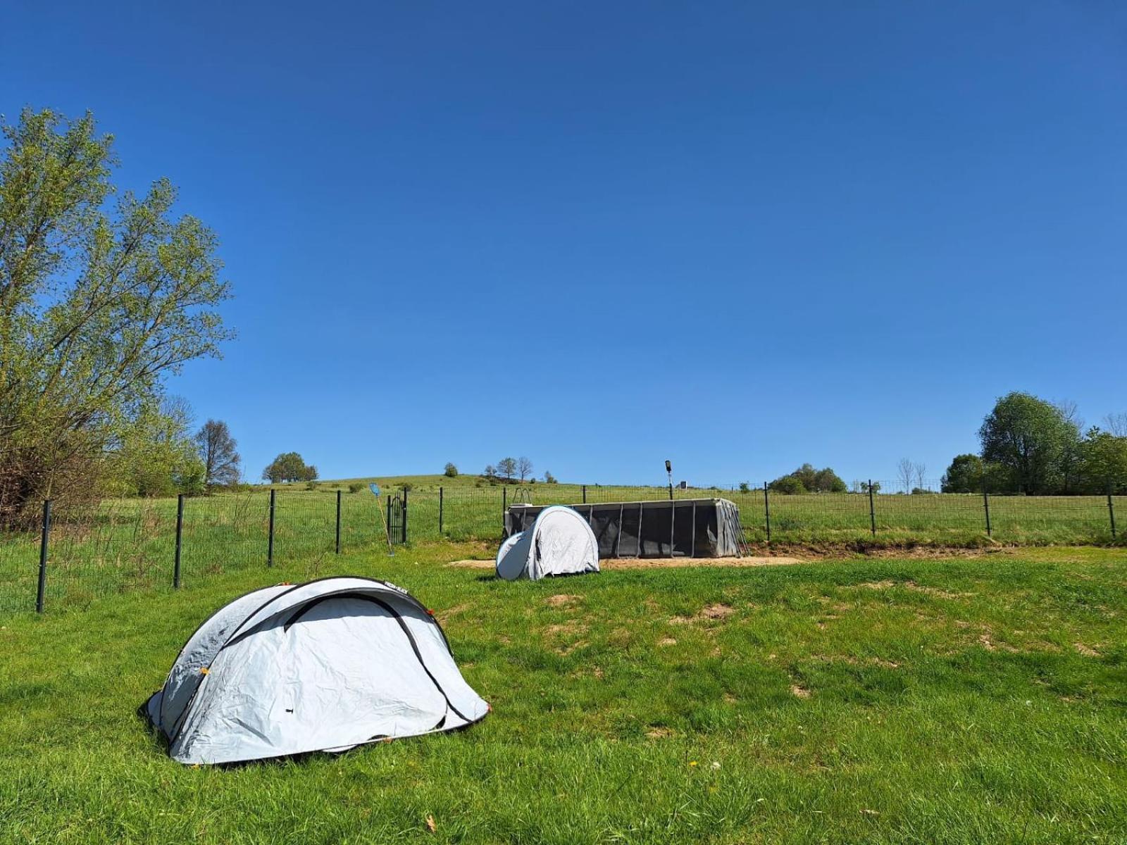 Campingplatz Camping, Zabierz Wlasny Namiot Kameralne Pole Namiotowe Z Basenem Kinem Plenerowym Miejscem Na Ognisko I Placem Zabaw Zywe Zwierzeta *