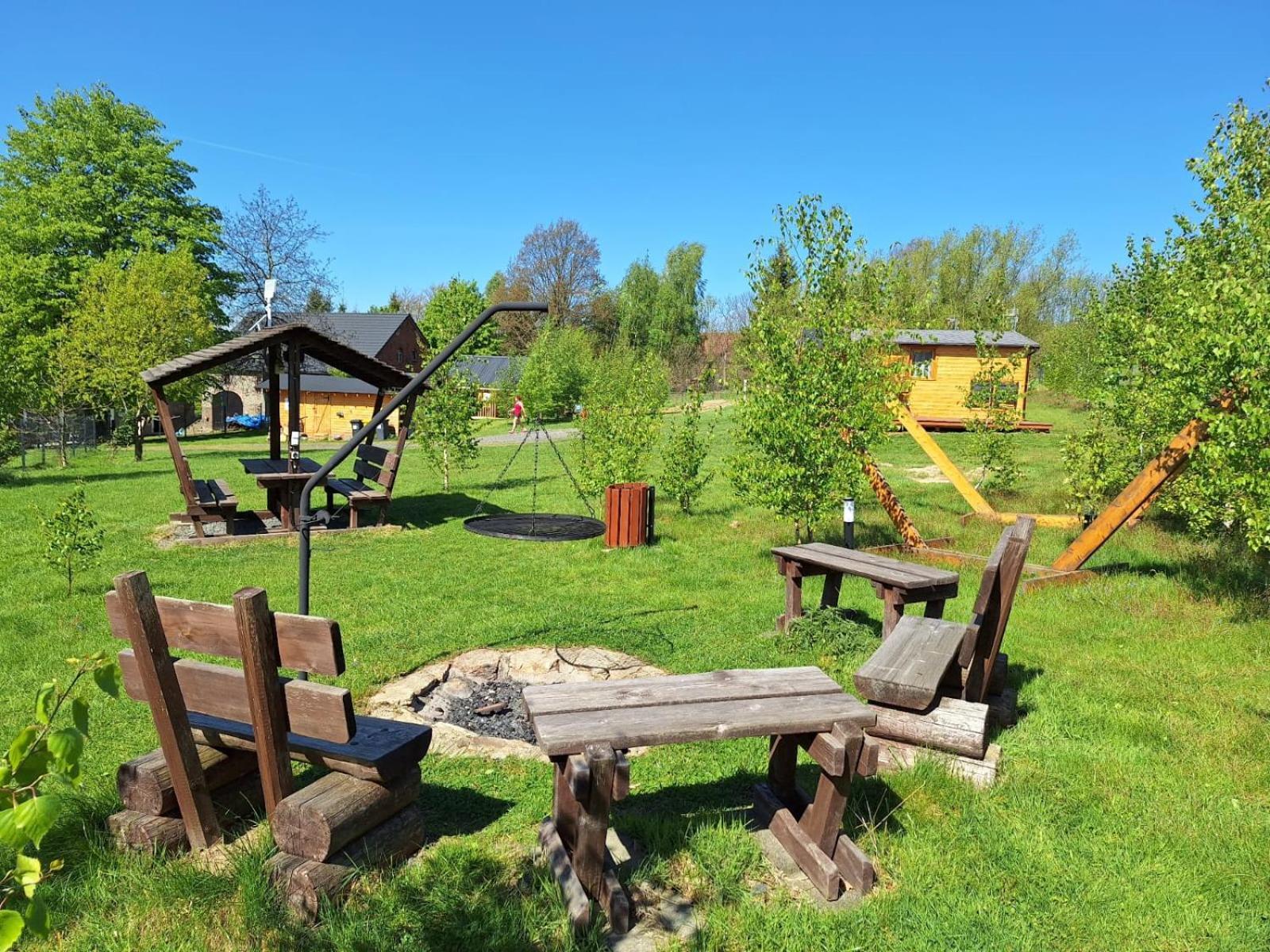 Campingplatz Camping, Zabierz Wlasny Namiot Kameralne Pole Namiotowe Z Basenem Kinem Plenerowym Miejscem Na Ognisko I Placem Zabaw Zywe Zwierzeta Giebultow (Lwowek Slaski)