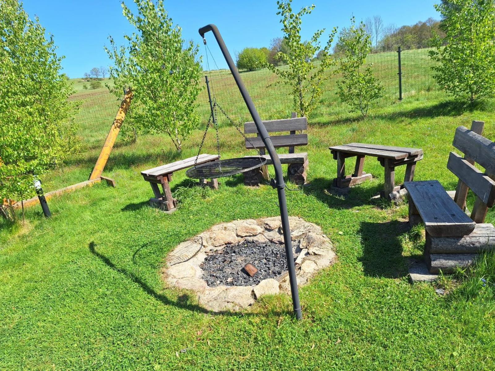 Camping, Zabierz Wlasny Namiot Kameralne Pole Namiotowe Z Basenem Kinem Plenerowym Miejscem Na Ognisko I Placem Zabaw Zywe Zwierzeta *