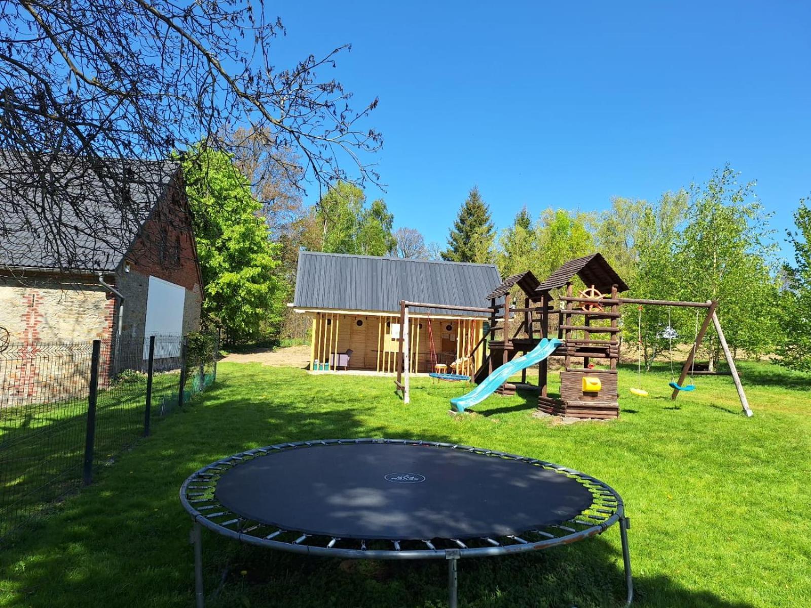 Camping, Zabierz Wlasny Namiot Kameralne Pole Namiotowe Z Basenem Kinem Plenerowym Miejscem Na Ognisko I Placem Zabaw Zywe Zwierzeta * Giebultow (Lwowek Slaski)